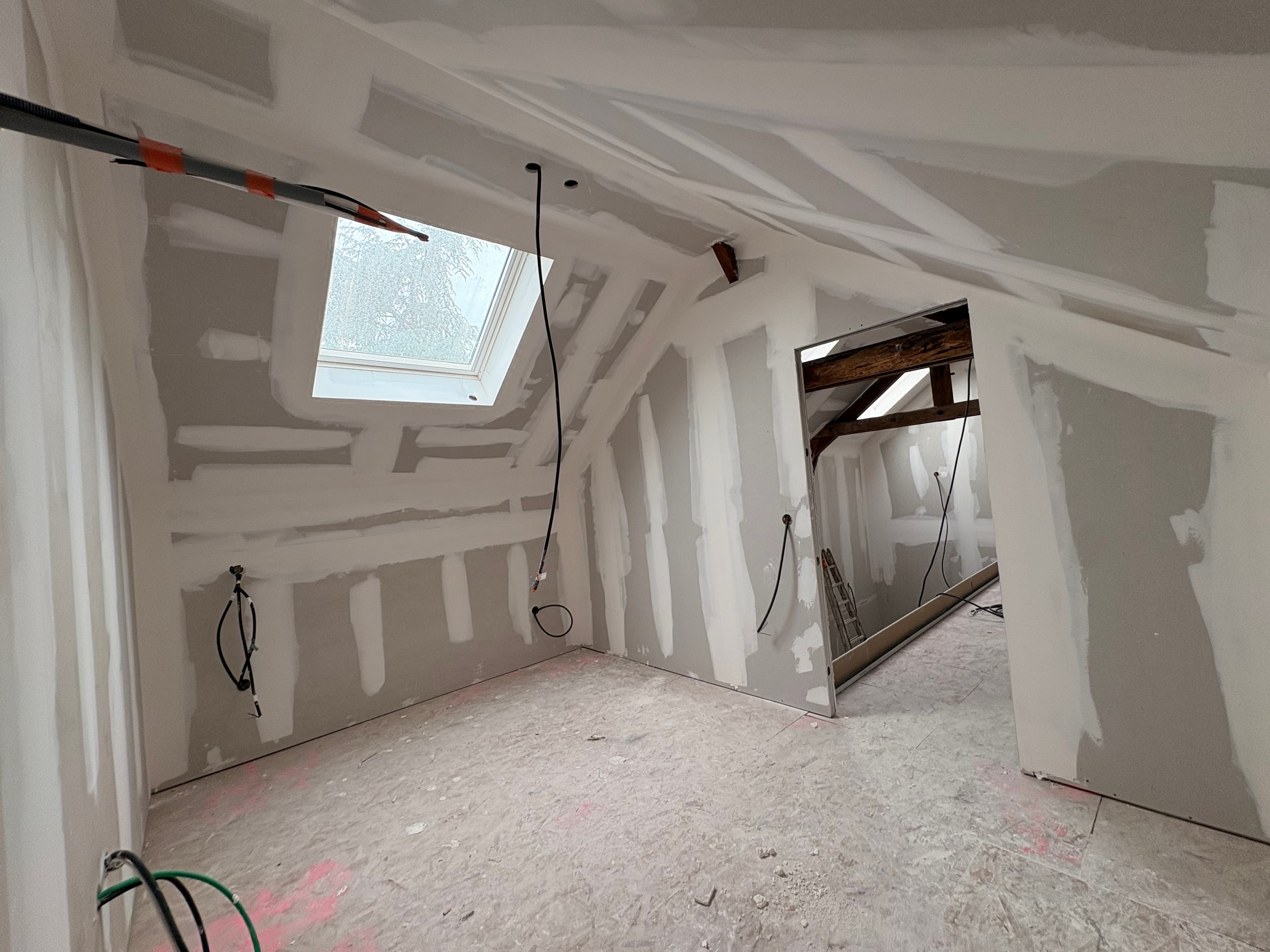 Rénovation intérieure avec poutres apparentes — Dax